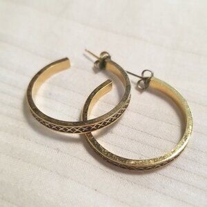 Gold Decorative Edge Hoop Earrings